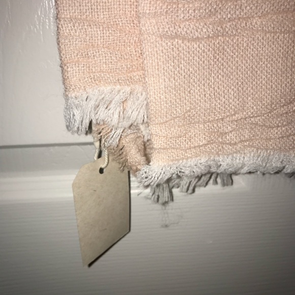 Pink, Gray, & White Blanket Scarf w/ Fringe BNWT - Picture 3 of 7